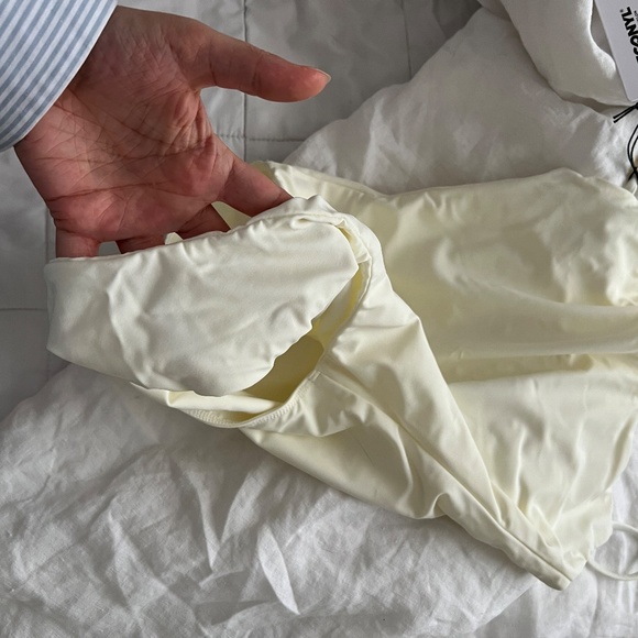 The Saltwater Collective Paulina One Piece in Ivory Size M NWT - Picture 3 of 4